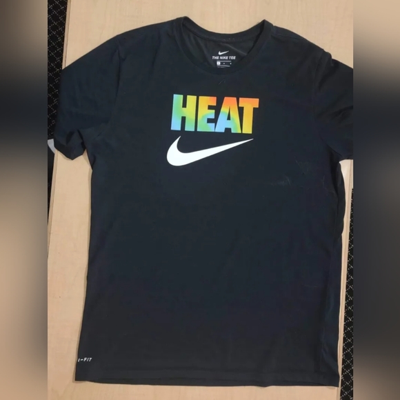 Men's Size Large NIKE "Heat" Dri-Fit Tee - Picture 5 of 5